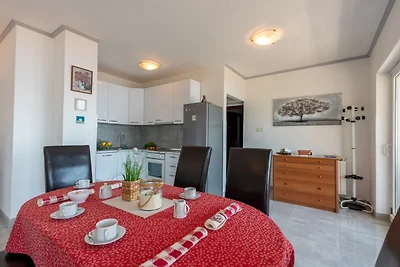 Apartman Max 2 by Villas Guide