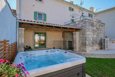 Beautiful Villa 119 with whirlpool in Visnjan