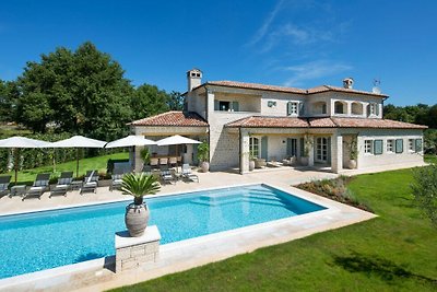 Beautiful Villa Nevia with pool in Kanfanar