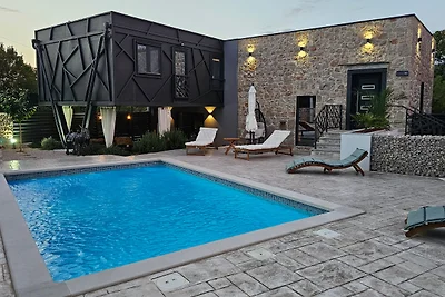 Villa 3QB - Split by Villas Guide