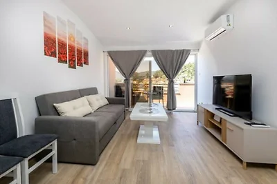 Apartman Grace 2 by Villas Guide
