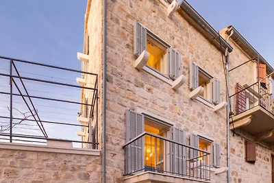 Villa Palazzo Antiqua island Vis by Villas...