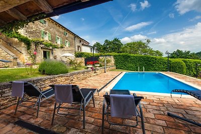 Rustic villa Casa Mazuli with pool in...