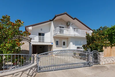 Villa Jelavic - Makarska by Villas Guide