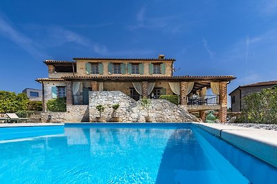 Rustic villa Amyra with pool and grill in...