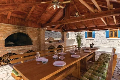 Lukini dvori by Villas Guide