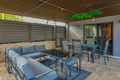 Villa 3QB - Split by Villas Guide