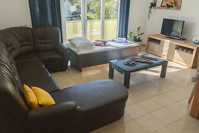 Flora Apartment with pool by Villas Guide