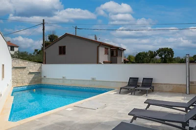 Apartman Damir 1 by Villas Guide