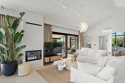 Villa Flores by Villas Guide