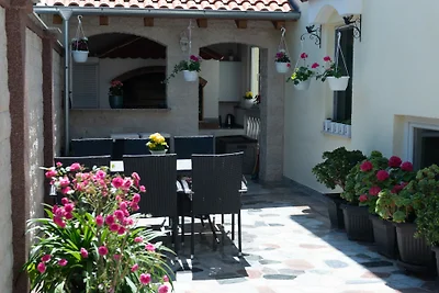 Apartman Lucija 4 by Villas Guide