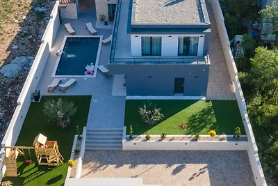 Villa Jollie by Villas Guide