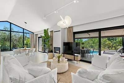 Villa Flores by Villas Guide