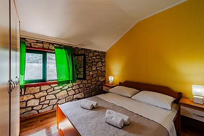 APARTMAN ÐONI 2 by Villas Guide