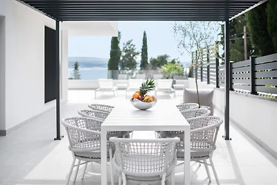 Luxury Holiday Villa with pool by Villas...