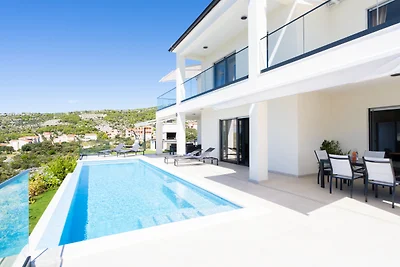 Villa Infinity View by Villas Guide