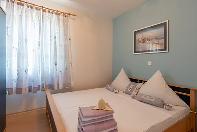 Apartman Lucija 4 by Villas Guide