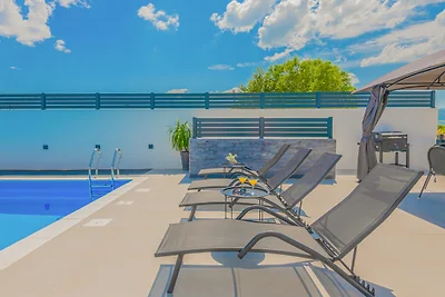 Villa Kristina - Makarska by Villas Guide