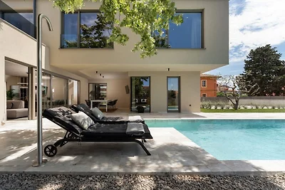 Villa Lipa Tree by Villas Guide