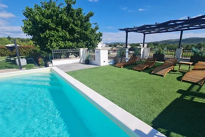 Whitestone Villa by Villas Guide