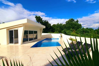 Villa Eduarda pool&whirpool by Villas Guide