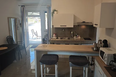 Studio apartment Flora by Villas Guide