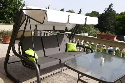 Flora Apartment with pool by Villas Guide