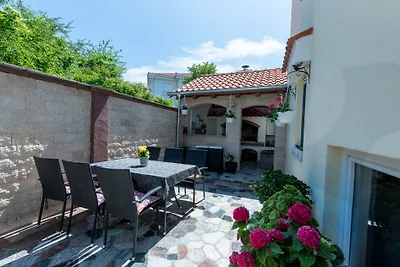 Apartman Lucija 4 by Villas Guide