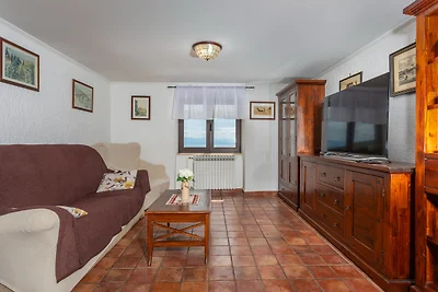 Apartment Daša with pool by Villas Guide