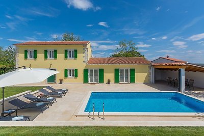 Family villa Corticum Otium with pool in...