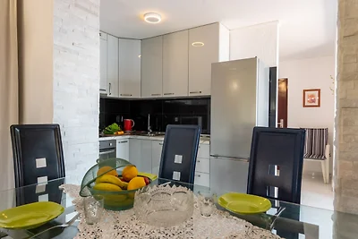 Apartman Max 3 by Villas Guide