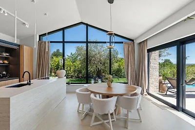 Villa Flores by Villas Guide