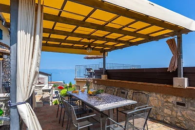 Villa Hidden world with pool by Villas Guide