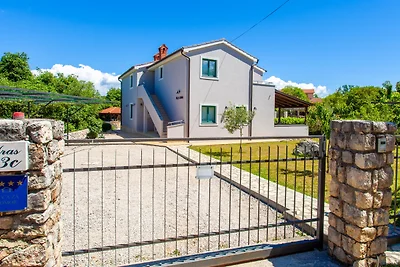 Villa Tara with heated pool by Villas Guide