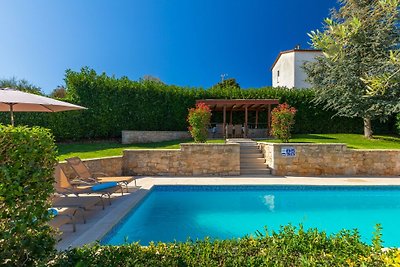 Beautiful Villa Parenzana with pool in...