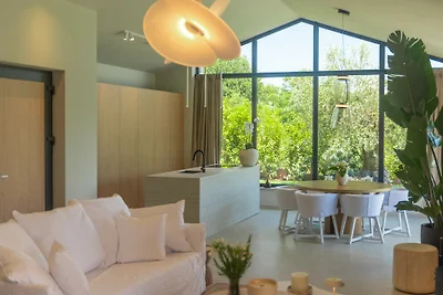 Villa Flores by Villas Guide