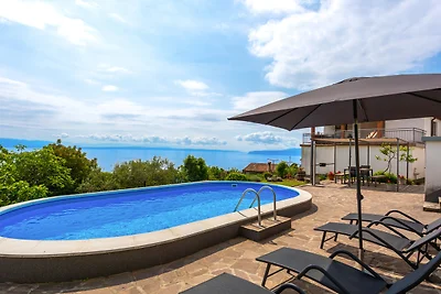 Apartment Daša with pool by Villas Guide