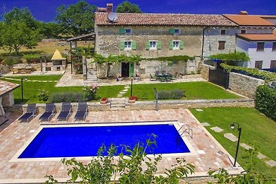 Rustic villa Casa Mazuli with pool in...