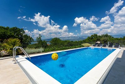 Beautiful Vila Zarra with pool in Otok Krk