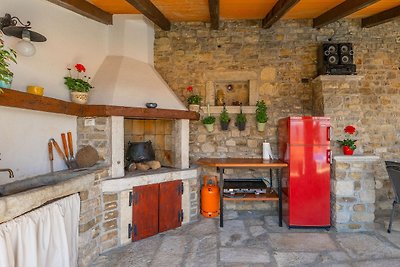 Rustic villa Pietro with pool in Motovun