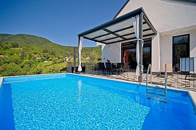 Holiday Home Lipa by Villas Guide