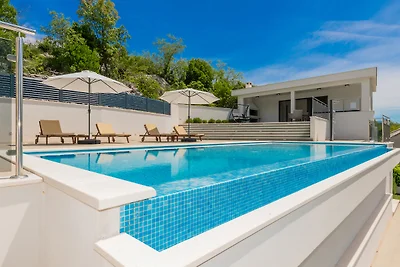 Villa Rusula -Makarska by Villas Guide