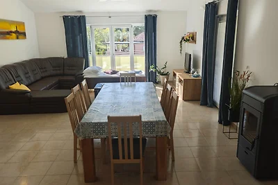 Flora Apartment with pool by Villas Guide