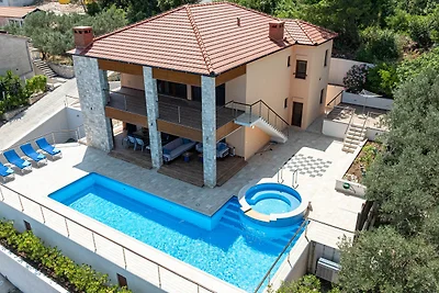 Villa Welcome by Villas Guide