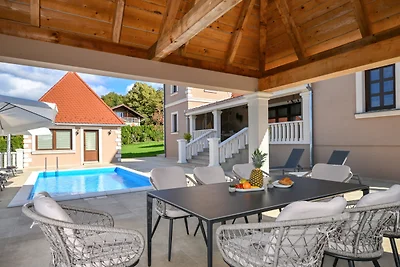 Dvori Perdedaj by Villas Guide