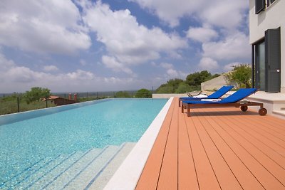 Modern Villa Anna with outdoor pool in...