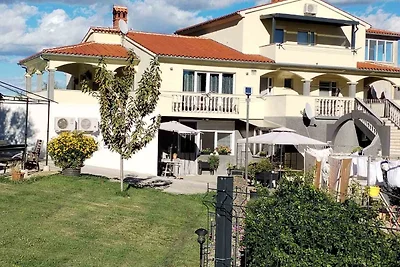 Flora Apartment with pool by Villas Guide