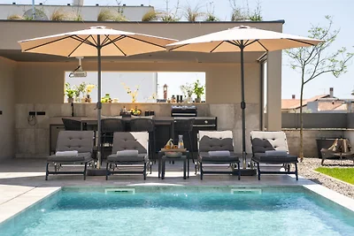 Villa Lipa Tree by Villas Guide