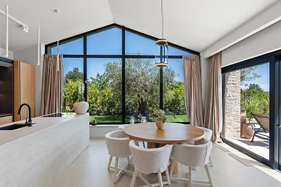 Villa Flores by Villas Guide