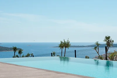 Villa Sunray - Infinity Pool & Sea View